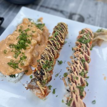 In the Raw signature dishes Volcano Roll
California Roll
Dunwell Roll